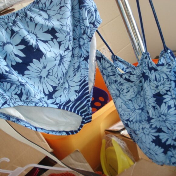 Ladies two piece bathing suit size 9/10 - Picture 2 of 6